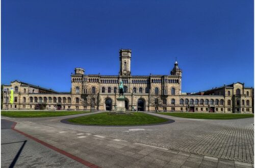 Foto des Hauptgebäudes der Leibniz Universität Hannover (Welfenschloss)
